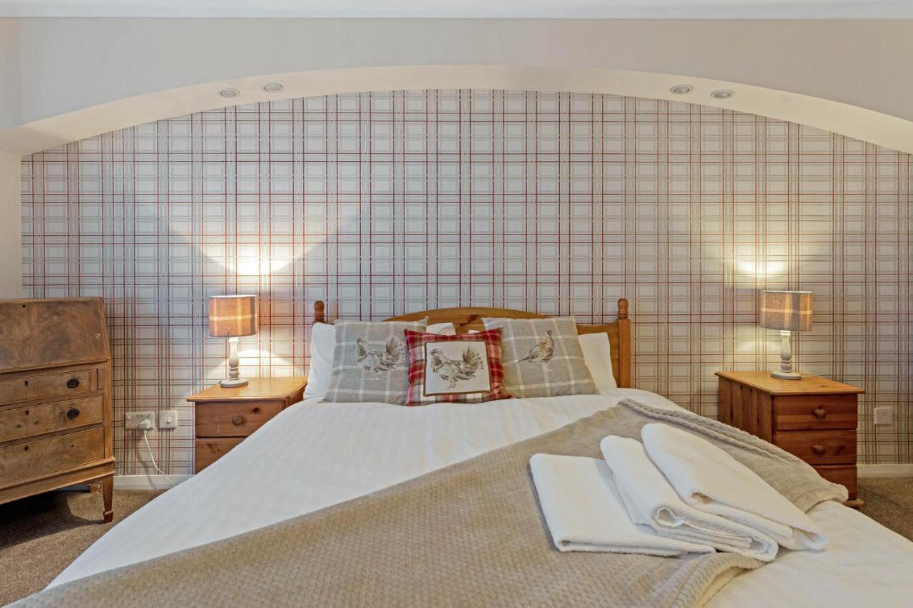 Elegant & Unique Getaway - Spacious 3 Bedroom, 2 Bathroom City Centre Apartment - Free Allocated Parking. Единбург Екстер'єр фото