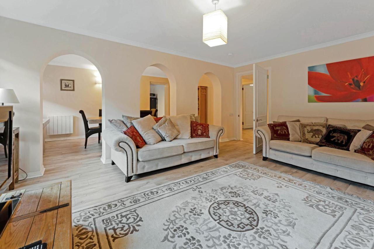 Elegant & Unique Getaway - Spacious 3 Bedroom, 2 Bathroom City Centre Apartment - Free Allocated Parking. Единбург Екстер'єр фото